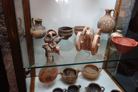 crte poteries au musee archologique de la cane